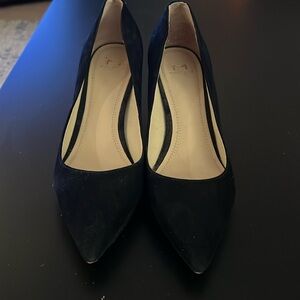 Beautiful black suede Marc Fisher zala block heel pointy toe pump